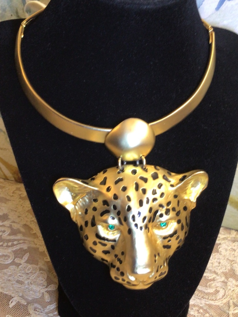 Bold Statement Gold-tone Collar Choker Large Leopard Head Pendant Green Eyes